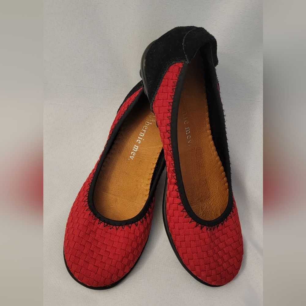 BM bernie mev Red and Black Textured Flats Size 38/7